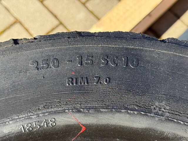 Set of forklift tyres passend zu STILL 