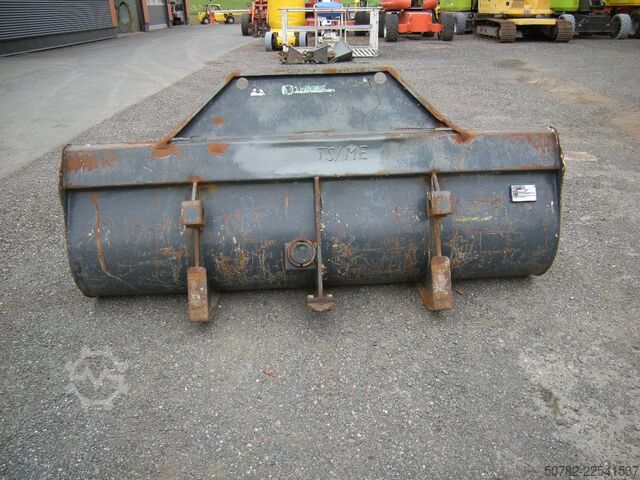 Teleskoparmstapler Merlo TRE EMME Ladeschaufel ZM2