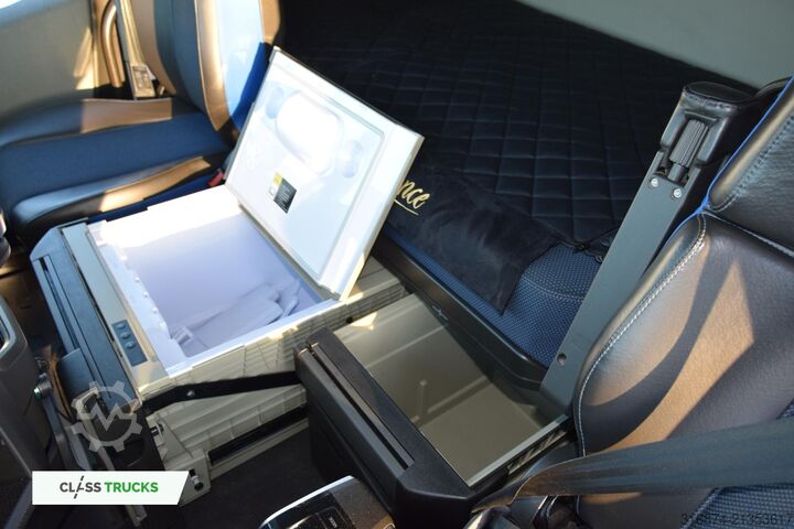 Standard tractor unit VOLVO FH 500 Globetrotter XL Varios