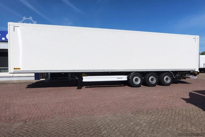 Koffer Wielton 3 Asser. Gesloten met Dhollandia klep 2500 kg L...