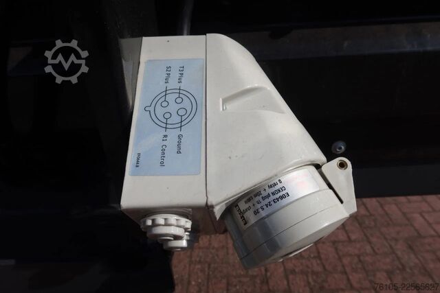 Box body Wielton 3 Asser. Gesloten met Dhollandia klep 2500 kg L...