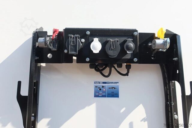 Box body Wielton 3 Asser. Gesloten met Dhollandia klep 2500 kg L...