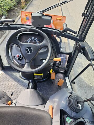 Winter maintenance equipment Yanmar SA221