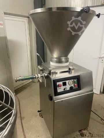 Continuous vacuum filler Iozzelli X130