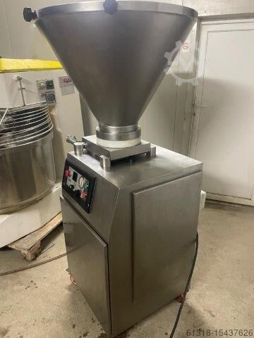 Continuous vacuum filler Iozzelli X130