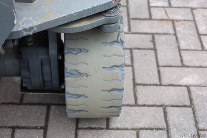 Scissor lift Holland Lift Ecostar HL-7814 Electric, 10m Working Height, 450k