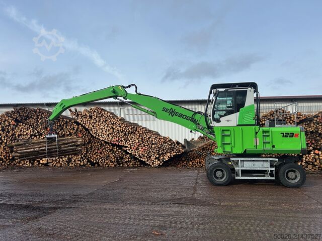 Sennebogen log handling excavator Bagger 723 E