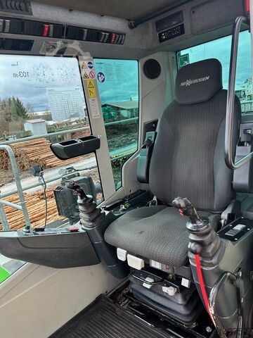 Sennebogen log handling excavator Bagger 723 E