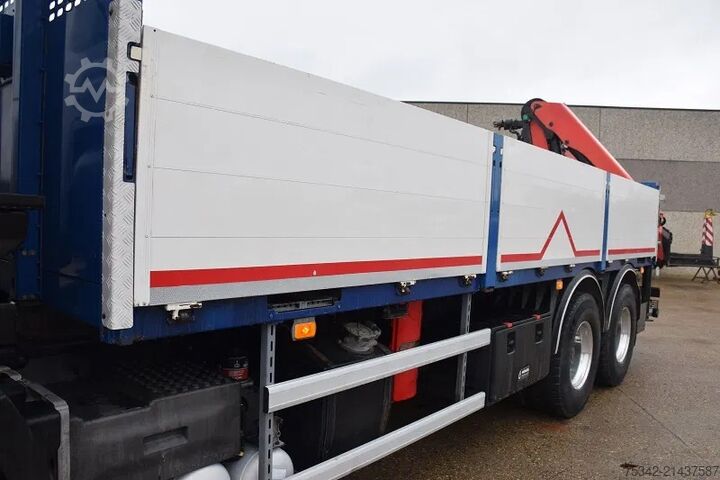 Loading platform Renault C480 + Palfinger