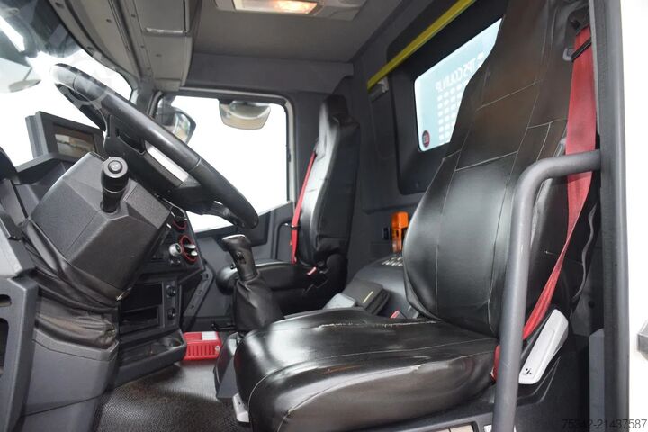 Loading platform Renault C480 + Palfinger