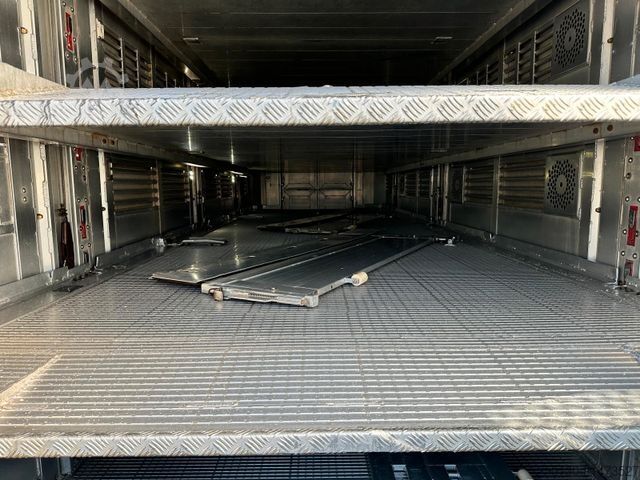 Pferdeanhänger MENKE-JANZEN DA20 4.Stock m. Aggregat Hubdach Tränke Rampe