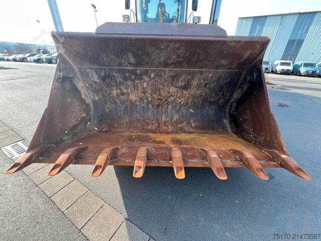 Radlader Liebherr L 556 / 5.574h / Waage / Zentralschmierung