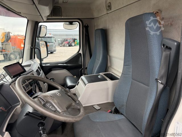 LKW mit Kofferaufbau VOLVO FL240 4x2 Closed box 6,30 m.