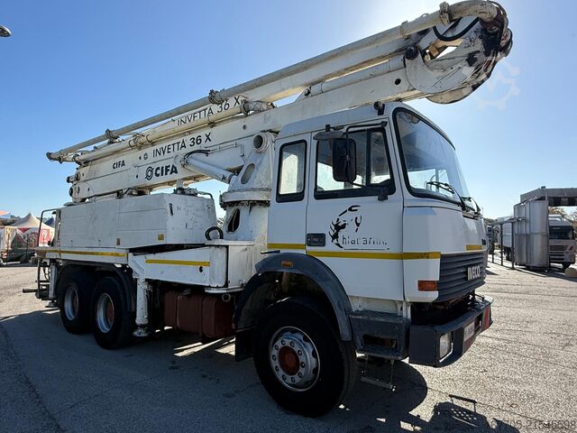 Betonpumpen-LKW Iveco Magirus 330