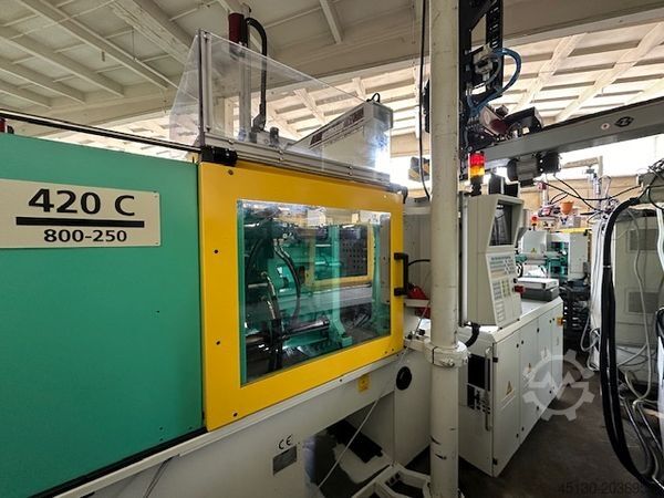 Spritzgießmaschine Arburg 420C 800-250 mit dem Roboter Wittmann