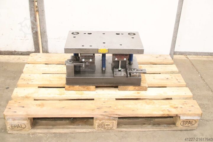 2 Säulen Stanzwerkzeug unbekannt 535/350/H267 mm  Hub 12 mm