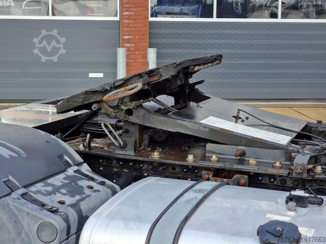 Volumen-SZM MAN TGX 18.420 Low deck - Lifting 5th wheel - Retar...