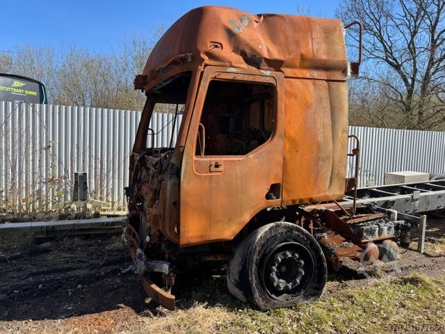 Flatbed truck with tarp RENAULT D WIDE 280 E6 Brandschaden