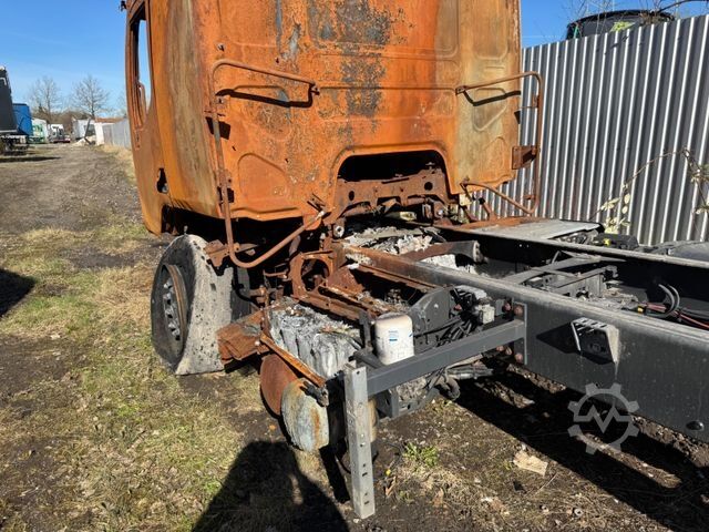 Flatbed truck with tarp RENAULT D WIDE 280 E6 Brandschaden