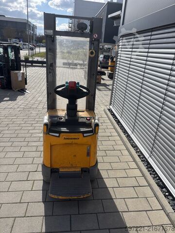 Pallet Stackers Jungheinrich ERC 216z - 525DZ Triplex Initalhub
