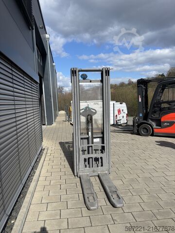 Pallet Stackers Jungheinrich ERC 216z - 525DZ Triplex Initalhub