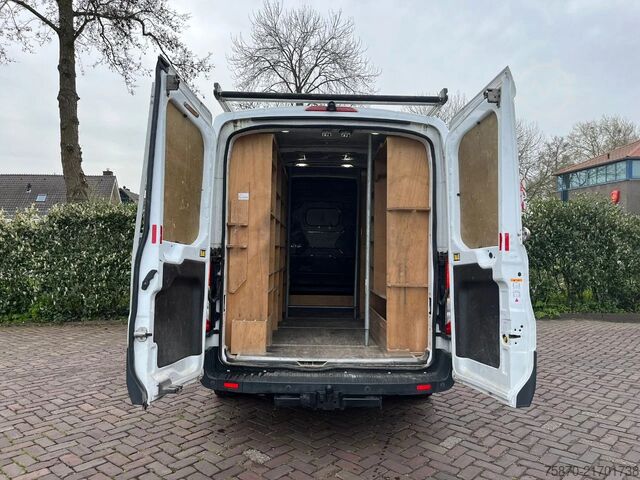 Lieferwagen Doppelkabine Ford Transit FCD
