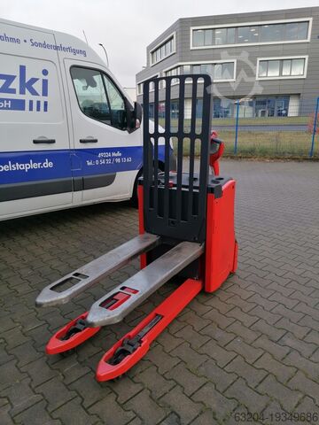Double stacker Linde T16L