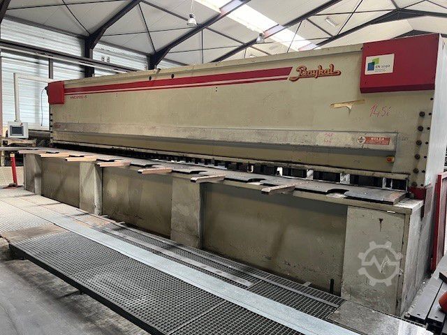 Hydraulic guillotine shear Baykal HNC 8100/6
