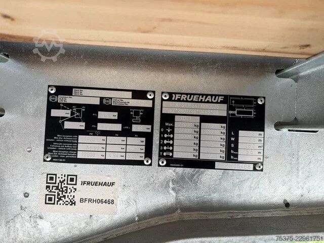 Tarpaulin Fruehauf City Curtainsider steering axle