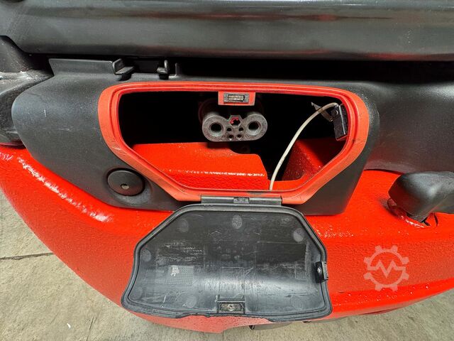 Battery valid until 05/2026, service and safety inspection (UVV) due 06/2027. Linde E16-02