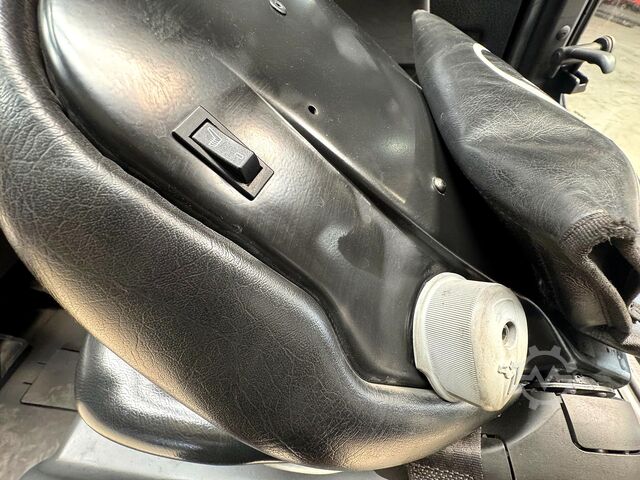 Battery valid until 05/2026, service and safety inspection (UVV) due 06/2027. Linde E16-02