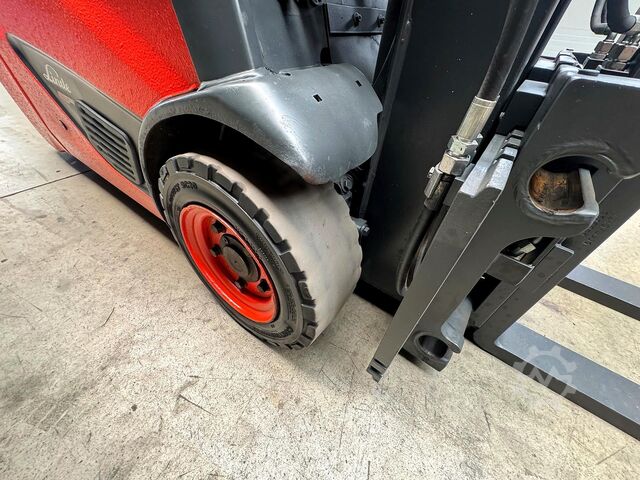 Battery valid until 05/2026, service and safety inspection (UVV) due 06/2027. Linde E16-02