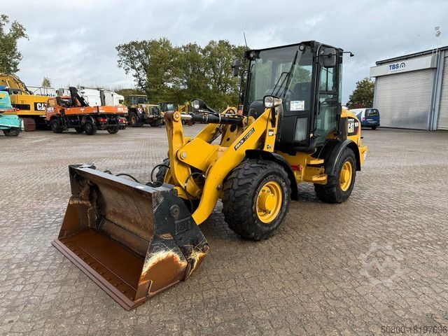 Wheel loader CATERPILLAR 907 M, 4+1 Schaufel, Palettengabel, Hydr. S.W.S.