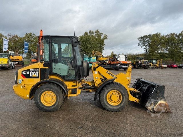 Wheel loader CATERPILLAR 907 M, 4+1 Schaufel, Palettengabel, Hydr. S.W.S.