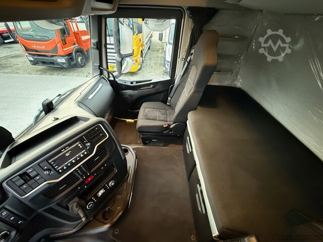 Tipper truck Iveco S-WAY 570