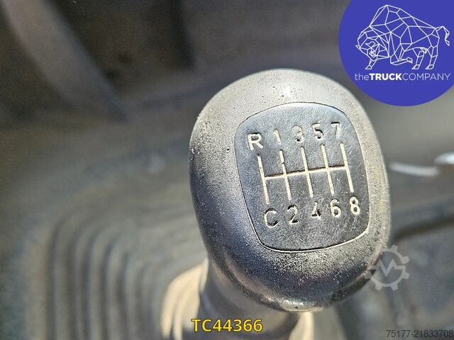 Road sweeper Mercedes-Benz Axor 1828