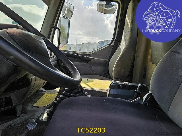 Chassis with cab Renault Kerax 370