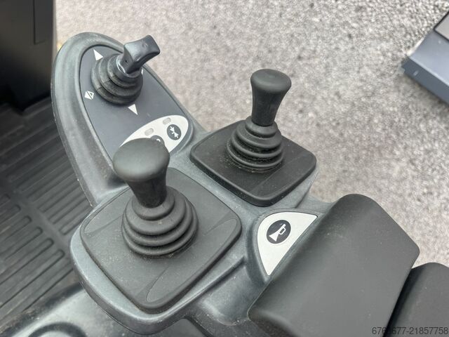 Still RX 70-18 Triplex 470 Freelift / Sideshift / 4th Function LPG 2009 STILL RX 70-18 Triplo 470 Freelift / Sideshift / 4e Functie LPG 2009