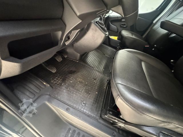 Box van RENAULT Master Tiefrahmenkoffer mit Rampe *Kamera*