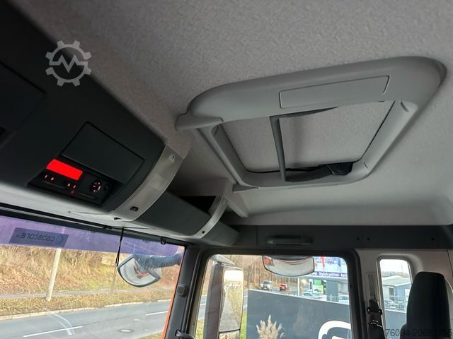 Three-sided tipper truck MAN TGS 18.320 4x4 Kipper KRAN 21m FUNK Winterdienst