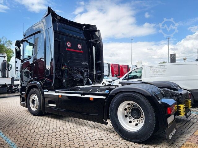 Standard tractor unit SCANIA R 560
