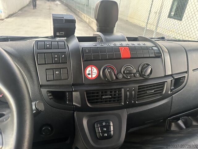 Izotermisches Kühlfahrzeugisotherme Kühltransporter Iveco ML 75