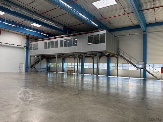 Büro-Mezzanine Meisterbüro auf Lagerbühne 