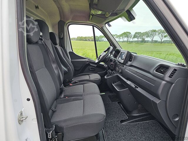 High-roof van RENAULT MASTER 2.3 L3H2 Navi Euro6!