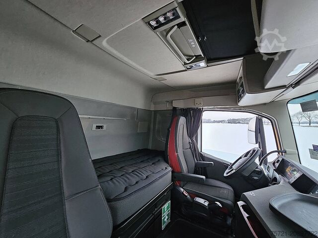 Standard-SZM VOLVO FH 500 6X2 STEERED PTO+HYDR