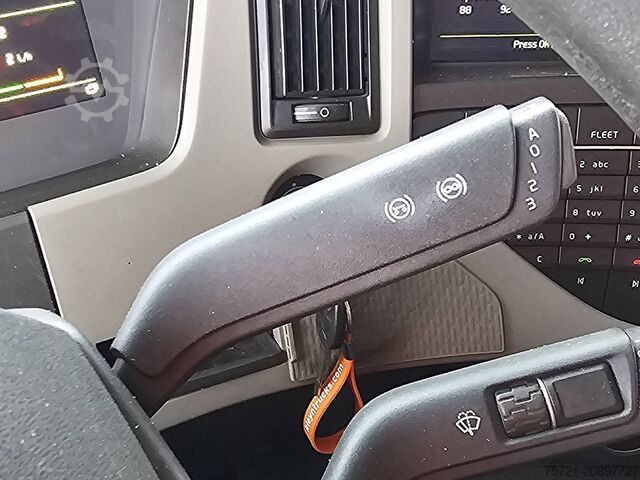 Fahrgestell mit Fahrerhaus VOLVO FM 13.420 6X2 STEER AXLE PTO