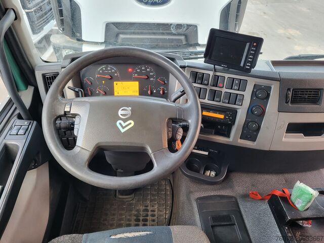 Parcel delivery truck Volvo FE280