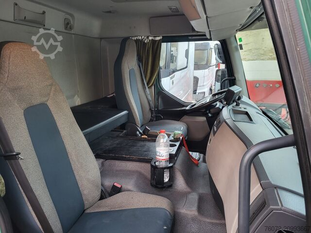 Parcel delivery truck Volvo FE280