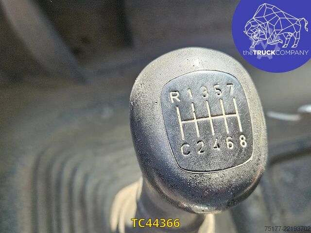 Road sweeper Mercedes-Benz Axor 1828