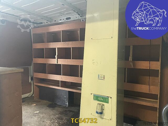 Lifting platform Renault Master 130.35 nacelle socage